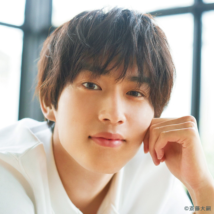 杉野遥亮の顔アップ写真